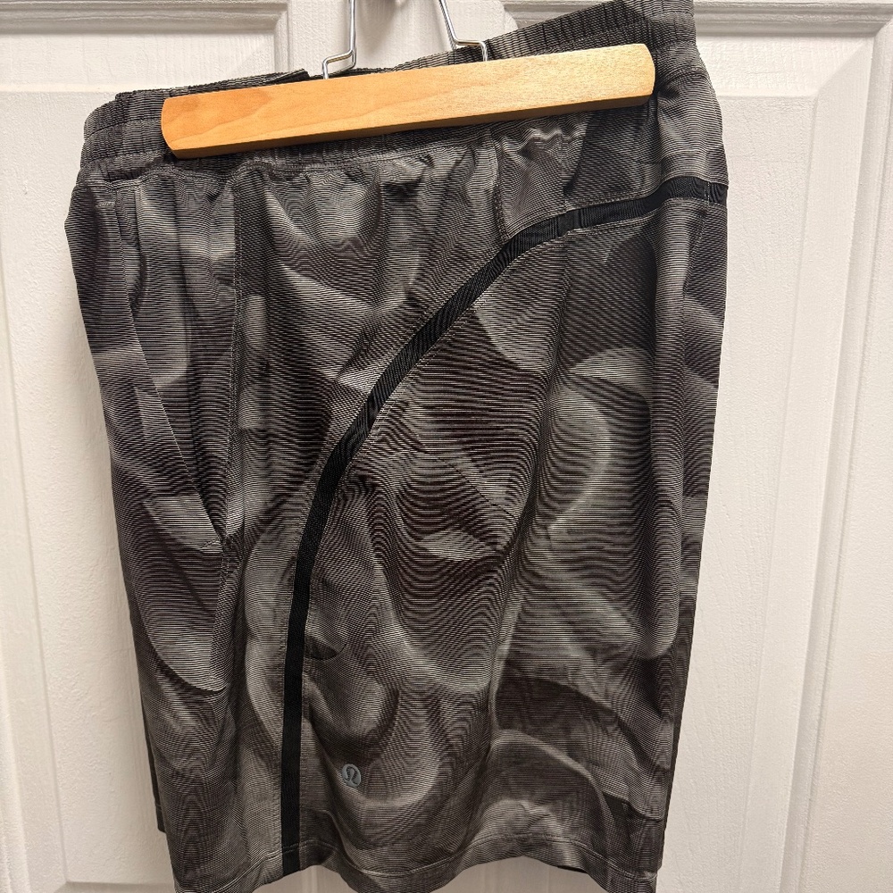 Like New- Lululemon Pace Breaker 7” Shorts - Linerless